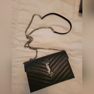 SAINT LAURENT CLASSIC CASSANDRE CHAIN WALLET in GRAIN DE POUDRE LEATHER